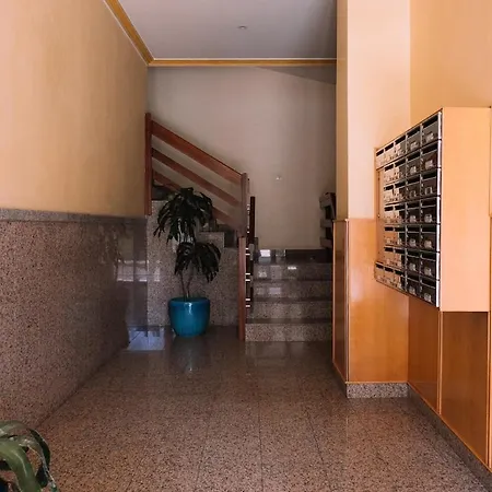 Economico Y Al Lado Del Mar By *